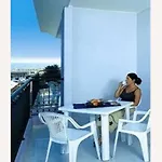 Intimate In A Modern Residence-beahost بيبيوني